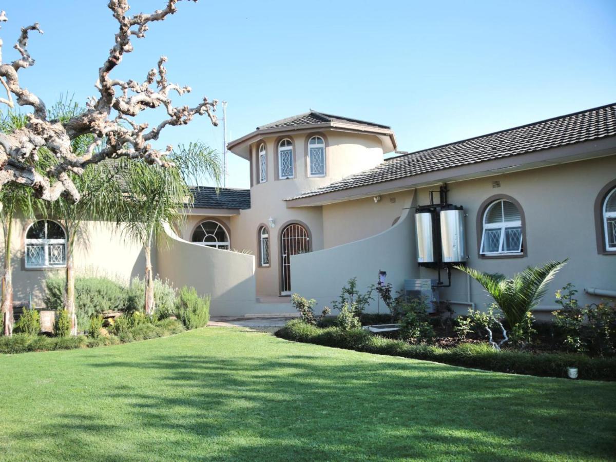 Alucarni Guest House With Solar Energy Upington Exterior photo